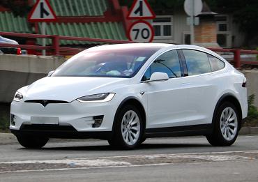 le7 tesla model x